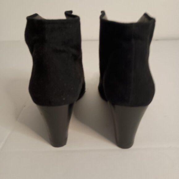 Stuart Weitzman Black Suede Booties Women’s Size 8 - Picture 9 of 13